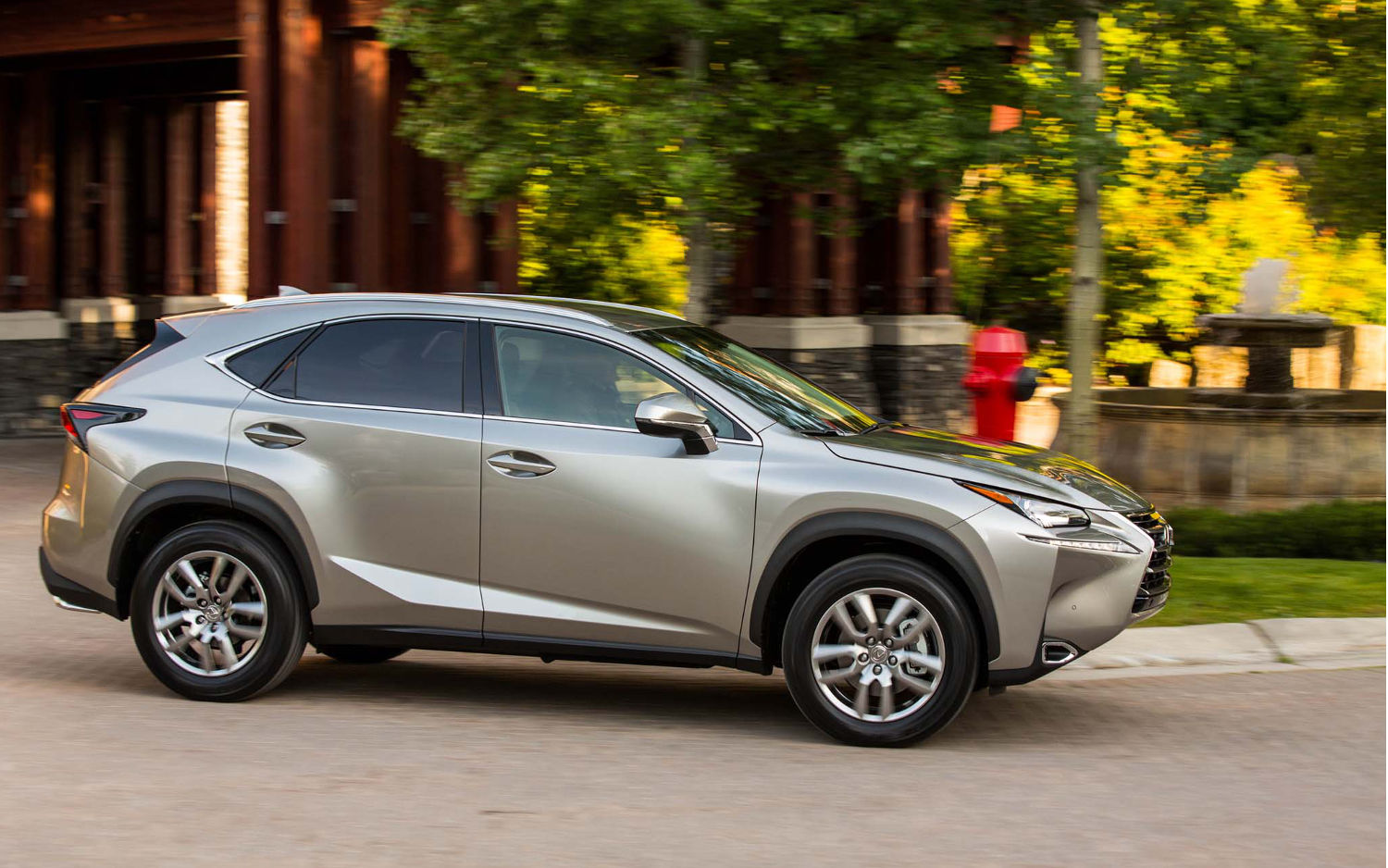 レクサス　NX200t Lexus NX 200t F Sport 2018 | SUV Drive